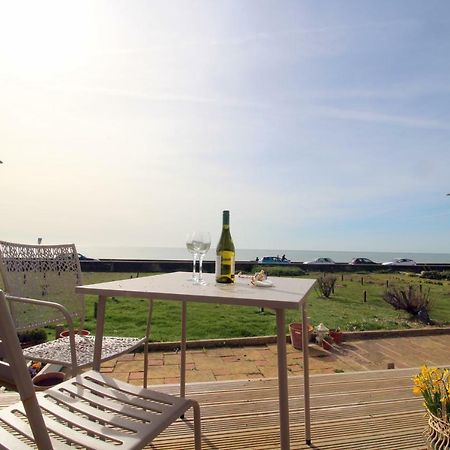 Pebbles Beach House By Air Premier Seaford Exterior photo
